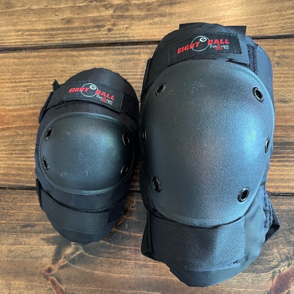 Eight Ball by Triple Eight Black Protective Knee and elbow Pads, youth size, EUC - Picture 1 of 5